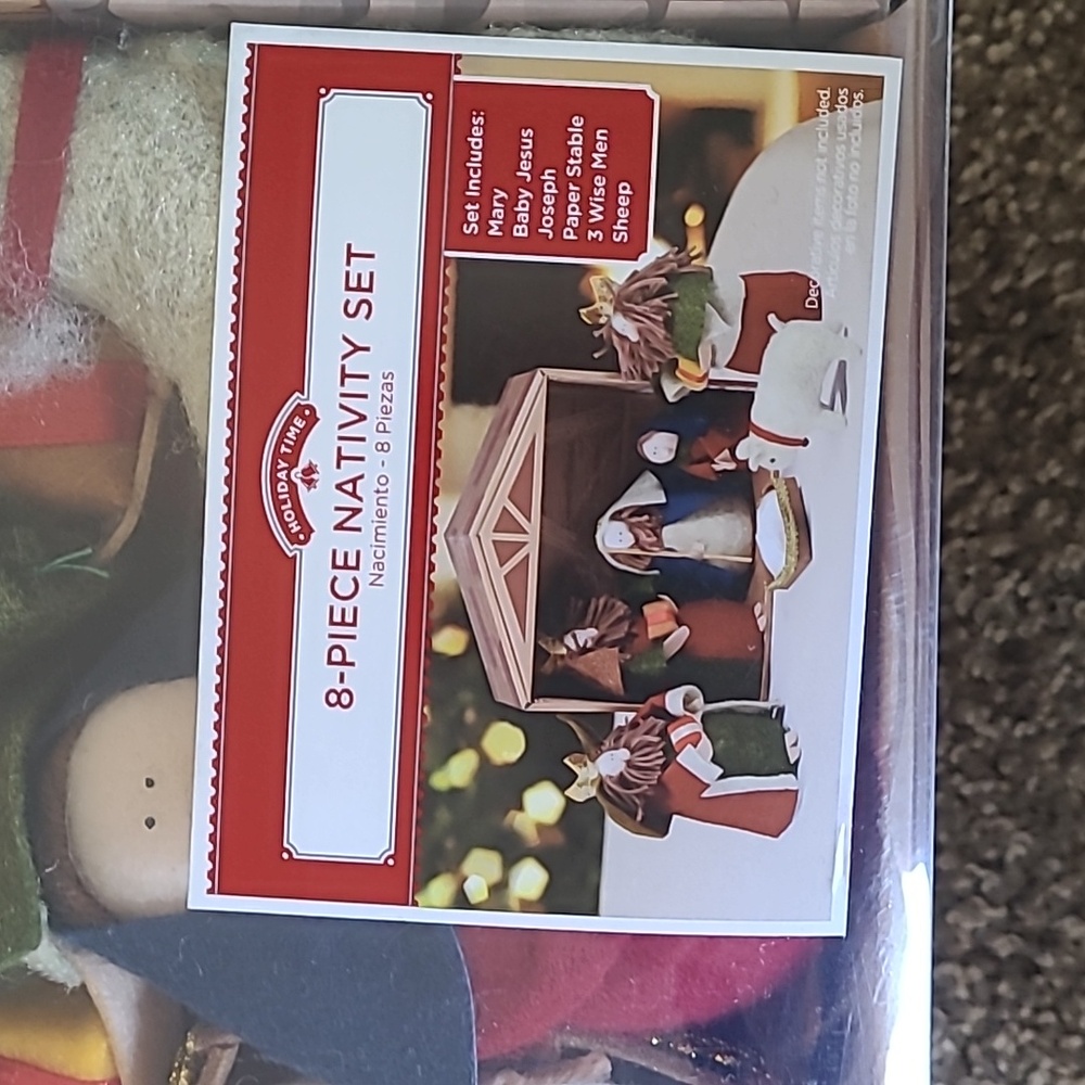 8 piece Nativity Set - Picture 2 of 4